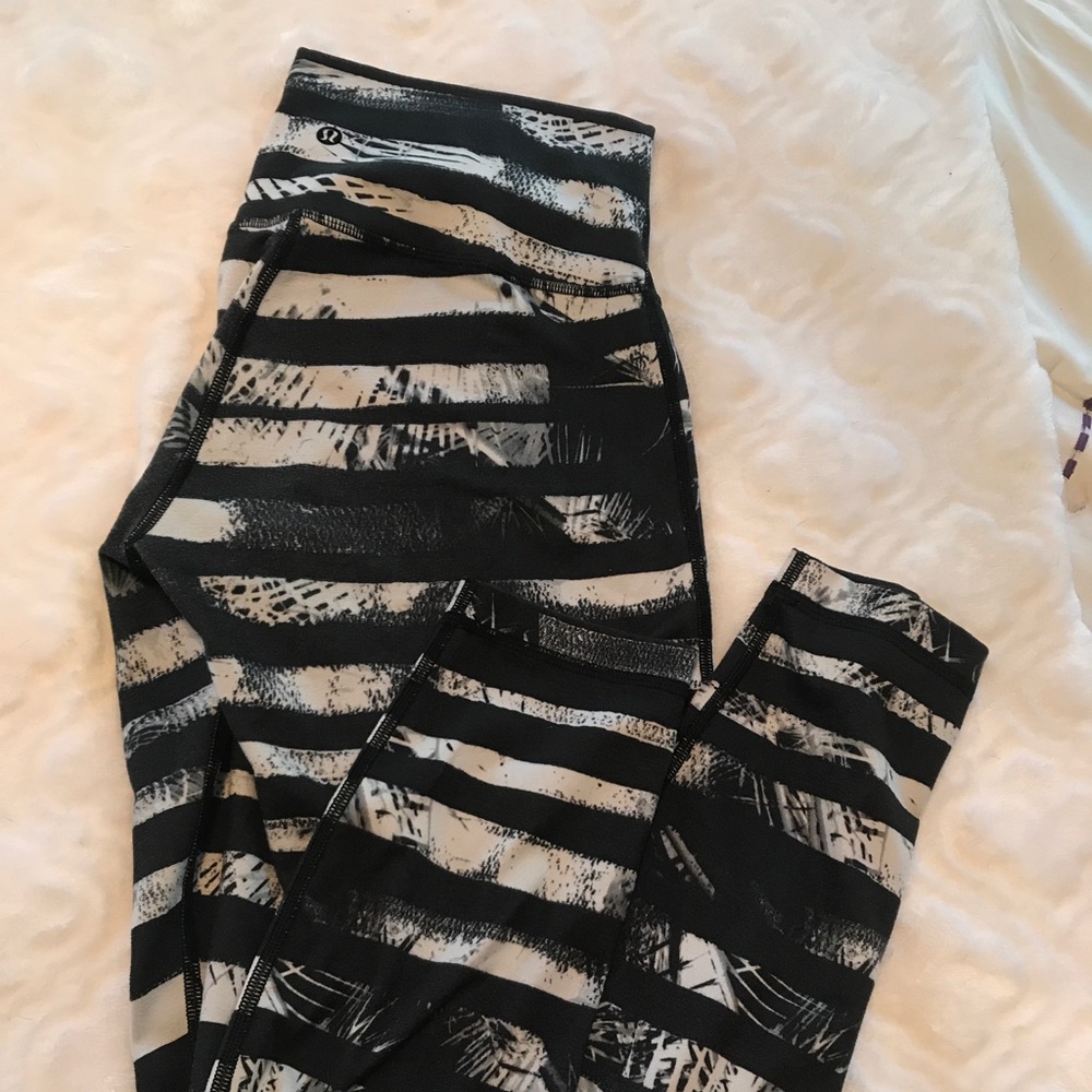 Lululemon Wunder Unders- size 8